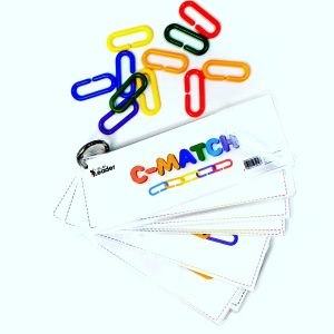 Jeu éducatif C-MATCH avec cartes plastifiées et maillons colorés pour développer la motricité fine et la logique dès 3 ans, méthode Montessori.