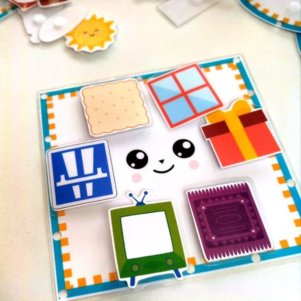 Exemple du jeu éducatif Formes en Fil : une forme carrée plastifiée avec images à scratch correctement associées, utilisée avec un fil pour renforcer la motricité fine.